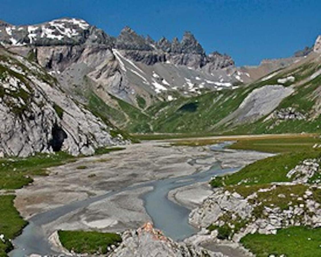 Ferienwohnung 3,5 Zimmer direkt an Ski- und Bikepiste Flims Exterior foto